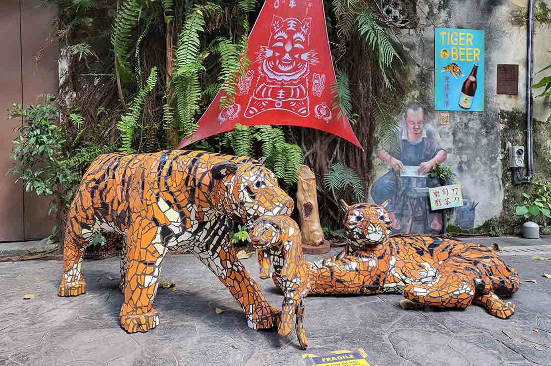 The Malayan Tiger Family statue by Alice Chang