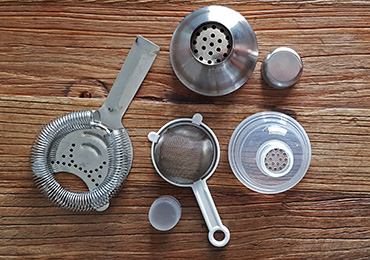 Basic strainers for home bar