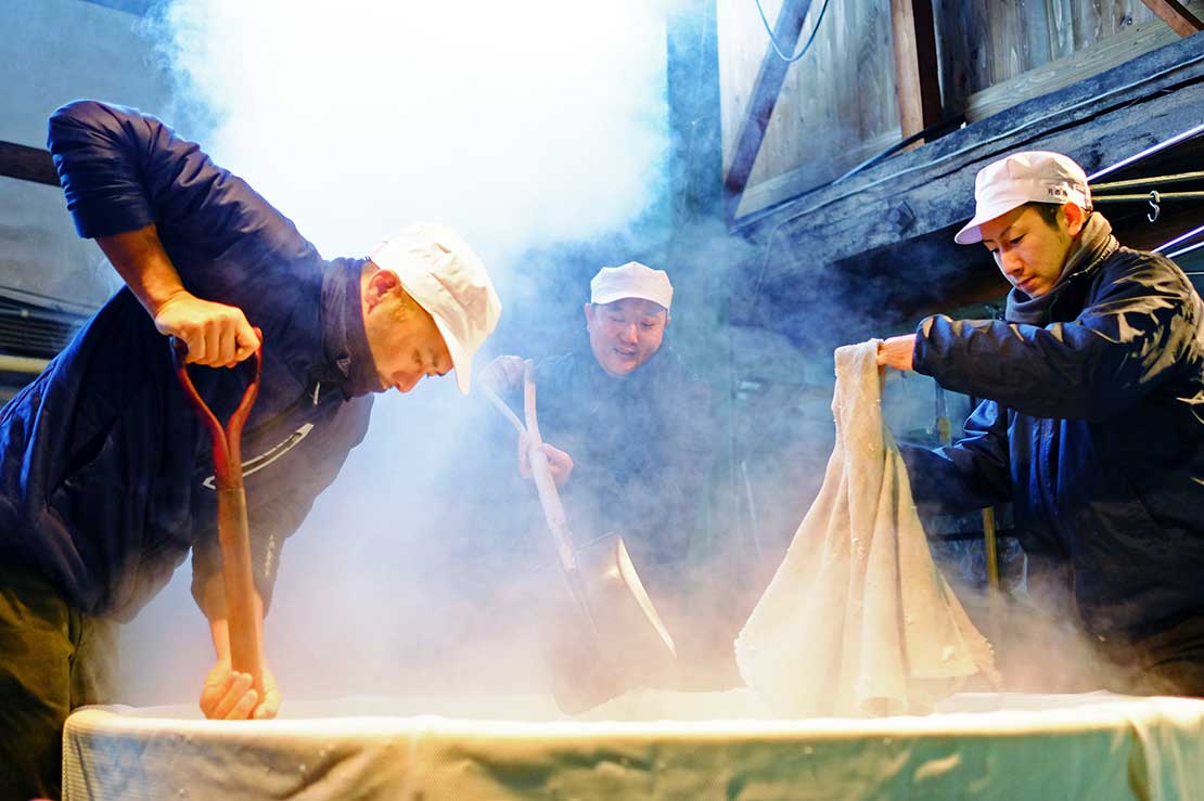Kurabito working on making sake