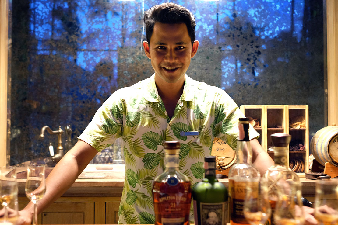 Head bartender Khun Mee