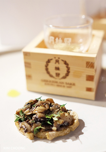 Mixed mushrooms bruschetta